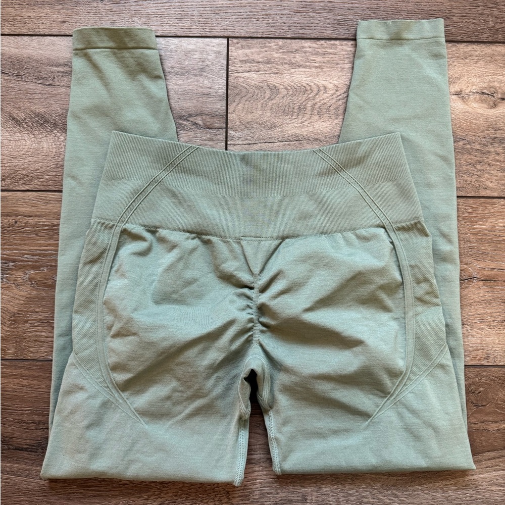 High Waisted Scrunch Leggings - Picture 2 of 5